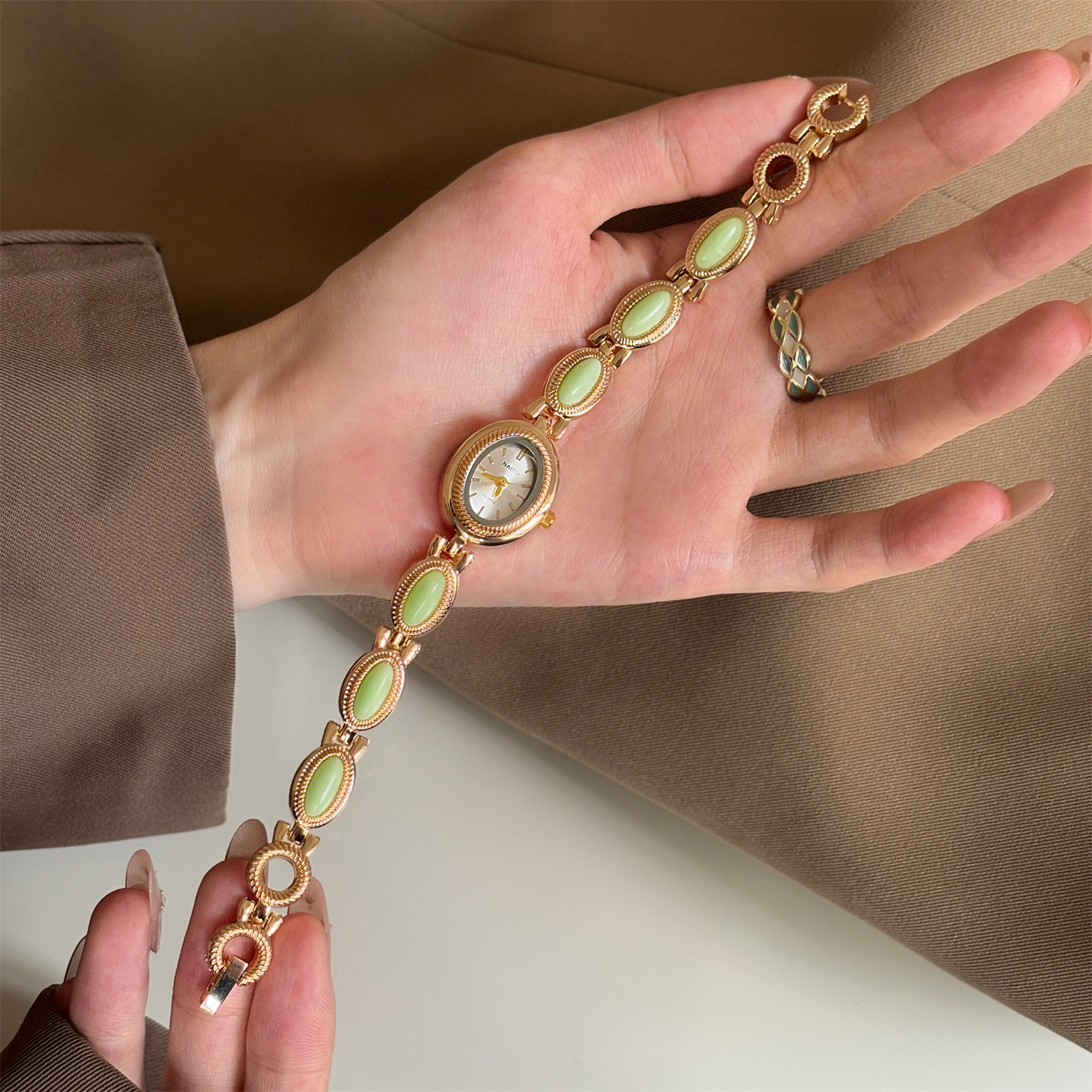 New Vintage Women's Watch with - Jewelry Like Watches 评论和价格
