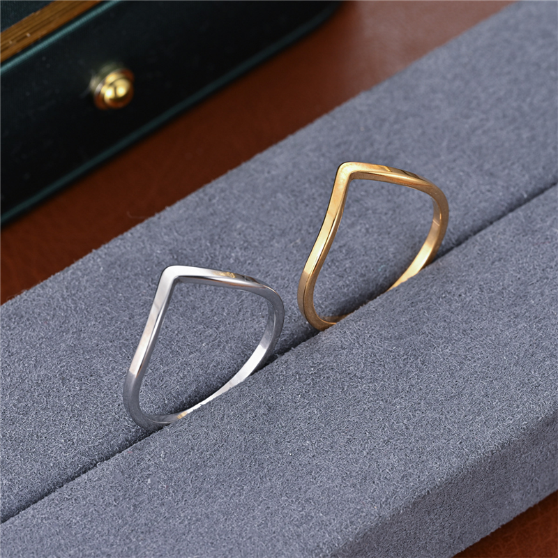 Minimalist Irregular Chevron V - Minimalist Ring Stackable 评论和价格